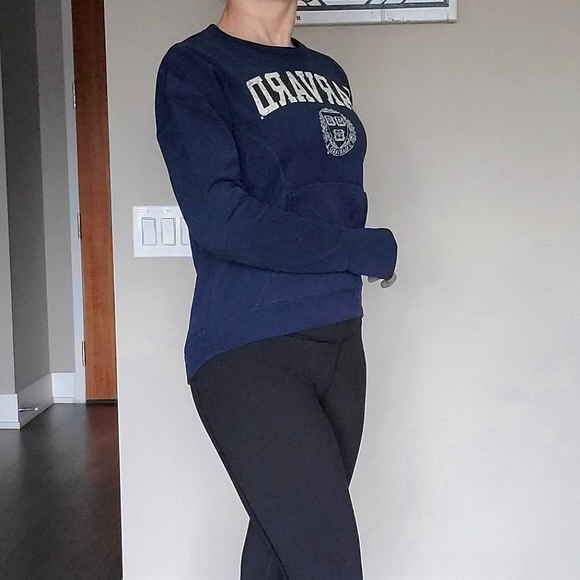 ๐ HOST PICK ๐ Harvard University Cotton Sweatshirt - Picture 11 of 16